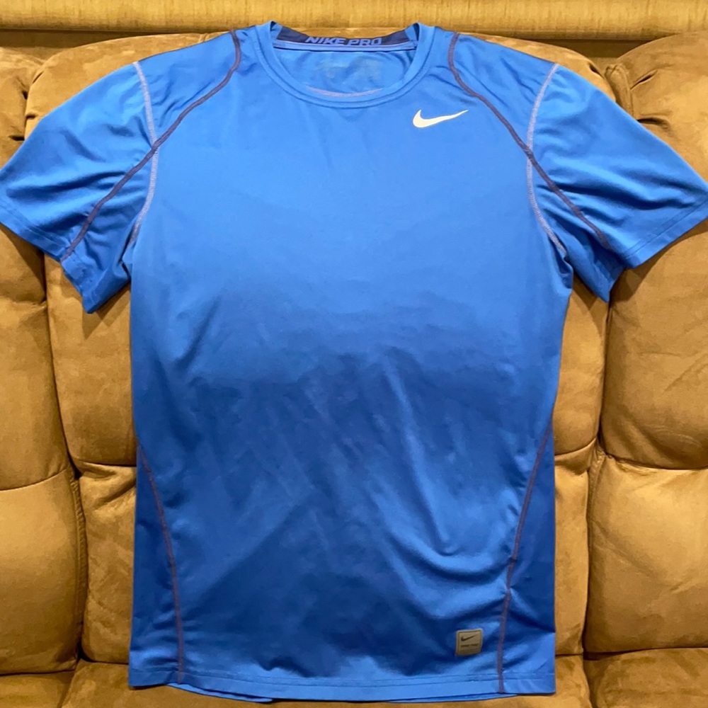 ⚽️🏀🏈⚾️Men’s Nike Pro fitted dry fit shirt